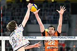 Lange waren die Dürener die bessere Mannschaft. - © Uwe Anspach/dpa