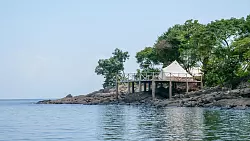 Das Bafa Resort auf den Banana Islands bietet Luxuszelte direkt am Meer. - © Julian Hilgers/dpa-tmn