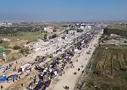 Über den teilweise vom israelischen Militär geräumten Nezarim-Korridor gingen schon bisher hunderttausende Palästnenser in die Städte von Nord-Gaza zurück. (Archivbild) - © Str/APA Images via ZUMA Press Wire/dpa