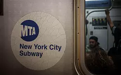 Viele Details der Tat in einer New Yorker U-Bahn bleiben weiter unbekannt. - © Michael Kappeler/dpa