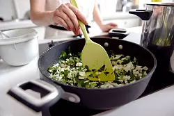 Wer kann heutzutage noch kochen? (Symbolbild) - © picture alliance / ZB