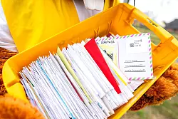 Insgesamt wurden 75.000 Briefe an Hanni Hase gelesen und beantwortet. (Archivbild) - &copy; Sina Schuldt/dpa