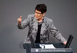 Rita S&uuml;ssmuth brachte als Wissenschaftlerin neue Impulse in die Bundespolitik und wurde 1988 Bundestagspr&auml;sidentin. (Archivbild) - &copy; Bernd von Jutrczenka/dpa