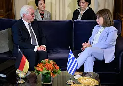 Bundespr&auml;sident Frank-Walter Steinmeier wird in Athen mit Reparationsfragen konfrontiert. - &copy; Bernd von Jutrczenka/dpa