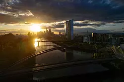 Der Finanzsektor macht Aktion&auml;ren derzeit Freude. (Symbolbild) - &copy; Boris Roessler/dpa