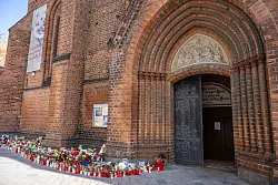 Die Pfarrkirche in Güstrow ist zum zentralen Ort des Gedenkens geworden. - © Stefan Sauer/dpa