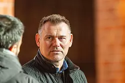 Güstrows Bürgermeister Sascha Zimmermann hofft auf ein rasches Ermittlungsergebnis im Fall Fabian. Die Stimmung sei angespannt, sagt er. - © Stefan Sauer/dpa