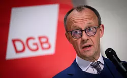 Friedrich Merz verteidigt seine Äußerungen zu «grünem Stahl». - © Bernd von Jutrczenka/dpa