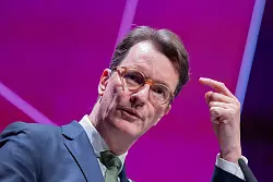 NRW-Ministerpr&auml;sident Hendrik W&uuml;st ist f&uuml;r ein starkes Beamtentum. - &copy; Rolf Vennenbernd/dpa