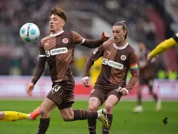 Zählte zu den Besten auf dem Platz: St. Pauli Philipp Treu (l) - © Marcus Brandt/dpa