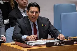 Israels UN-Botschafter Danon warnt die Huthi-Miliz mit scharfen Worten. (Archivbild) - © Yuki Iwamura/FR171758 AP/AP