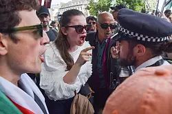 Teilweise soll es zu aggressivem Verhalten gegen&uuml;ber Polizisten gekommen sein. - &copy; Vuk Valcic/ZUMA Press Wire/dpa