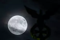 Zuletzt waren 1972 im Rahmen der &laquo;Apollo&raquo;-Missionen der Nasa Menschen auf dem Mond. (Archivbild) - &copy; Soeren Stache/dpa