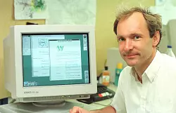 &laquo;Internet-Erfinder&raquo; Tim Berners-Lee 1994 vor einem Computer. - &copy; DB CERN Genf/CERN_Genf/dpa