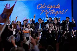 Die Konservativen gewannen und jubelten, verpassten aber erneut die absolute Mehrheit. - &copy; Armando Franca/AP/dpa