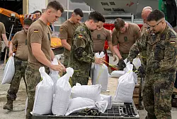 Der Landkreis Dillingen hat die Bundeswehr zur Unterst&uuml;tzung beim Kampf gegen das Hochwasser angefordert. - &copy; Stefan Puchner/dpa
