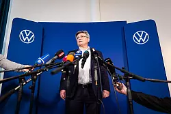 Arne Meiswinkel ist Volkswagen-Verhandlungsführer und Personalvorstand der Kernmarke VW. - © Moritz Frankenberg/dpa