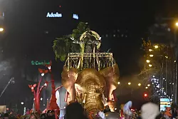 Der Heilige K&ouml;nig Balthasar bei einem gro&szlig;en Umzug durch die Stadtmitte der spanischen Hauptstadt. - &copy; Alberto Ortega/EUROPA PRESS/dpa