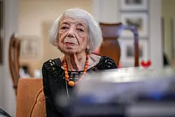 Margot Friedländer wanderte nach der Befreiung in die USA aus, kam aber mit 88 Jahren in ihre Heimat Berlin zurück. - © Kay Nietfeld/dpa