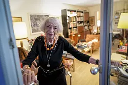 Seit Jahren spricht Margot Friedländer unter anderem mit Schülern, um sie über den Holocaust zu informieren. - © Kay Nietfeld/dpa