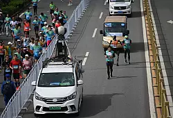 Die Laufstrecke der Roboter war von jener der Menschen getrennt. - © Johannes Neudecker/dpa