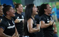 Auch die Rugby-Nationalmannschaft der Frauen ist für ihren Haka bekannt. (Archivbild) - © Friso Gentsch/dpa
