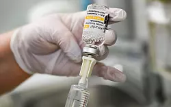 Anders als bisherige Alzheimer-Medikamente behandelt der Antik&ouml;rper nicht nur Symptome, sondern zielt auf zugrundeliegende Krankheitsprozesse ab. - &copy; Jens Kalaene/dpa