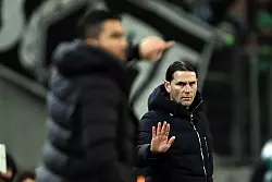 Gladbach-Coach Seoane bremst seinen Kollegen Sahin aus. - © Federico Gambarini/dpa