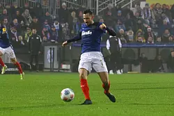 Holstein-Kapit&auml;n Steven Skrzybski zeigte ein starkes Spiel. - &copy; Michael Hundt/dpa