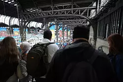 Jeden Tag fahren hunderte Züge am Hamburger Hauptbahnhof - © Marcus Brandt/dpa
