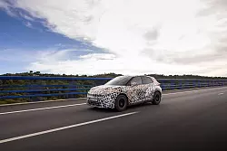 Progressive Optik? Der Cupra Raval war zum Testzeitpunkt noch mit prototypenm&auml;&szlig;iger Tarnfolie unterwegs. - &copy; Cupra/dpa-tmn