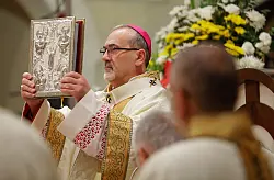 Der Patriarch von Jerusalem, Pierbattista Pizzaballa, ist einer der Jüngsten im Kreis der genannten Kandidaten. (Archivbild) - © Mussa Issa Qawasma/Pool Reuters via AP/dpa