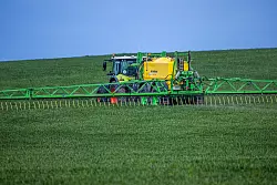 F&uuml;r die negativen Entwicklungen ist nicht zuletzt die Landwirtschaft verantwortlich (Archivbild). - &copy; Jens B&uuml;ttner/dpa