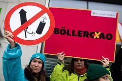 Organisationen wie die Deutsche Umwelthilfe und die Berliner Gewerkschaft der Polizei (GdP) fordern ein B&ouml;llerverbot f&uuml;r den Privatgebrauch. (Archivbild) - &copy; Sebastian Christoph Gollnow/dpa