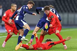 Hertha BSC setzte sich gegen die SV Elversberg im DFB-Pokal durch. - © Andreas Gora/dpa