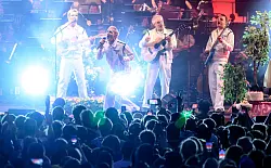 Überraschungsgast beim Eröffnungskonzert des «Kosmos»-Festivals im Sommer: die Chemnitzer Band Kraftklub. (Archivbild) - © Hendrik Schmidt/dpa