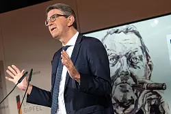 Der designierte Kulturstaatsminister Wolfram Weimer begann als Wirtschaftsjournalist. (Archivbild) - © Peter Kneffel/dpa