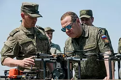 Der ehemalige Kreml-Chef Medwedew streitet schon seit Tagen mit Trump. (Archivbild) - &copy; Uncredited/Sputnik Pool via AP/dpa