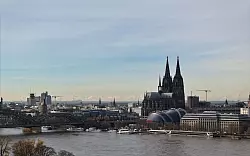 In der Kölner Innenstadt soll für Inklusion demonstriert werden. (Symbolbild) - © Sascha Thelen/dpa