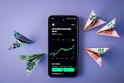 Eine Option, sein Erspartes anzulegen: in börsengehandelten Indexfonds (ETFs). - © Christin Klose/dpa-tmn