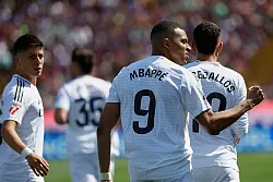 Ein Dreierpack von Kylian Mbappé war zu wenig für Real. - © Joan Monfort/AP/dpa