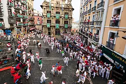Das Fest in Pamplona dem Stadtheiligen San Ferm&iacute;n gewidmet. - &copy; Miguel Oses/AP/dpa