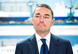 Für die Werften FSG und Nobiskrug von Investor Lars Windhorst wurde Insolvenz angemeldet. (Archivbild) - © Daniel Bockwoldt/dpa/Daniel Bockwoldt