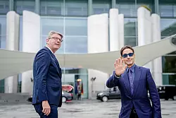 Der italienische Medien-Unternehmer Pier Silvio Berlusconi hatte Medienstaatsminister Weimer redaktionelle Unabhängigkeit versprochen (Archivbild). - © Kay Nietfeld/dpa