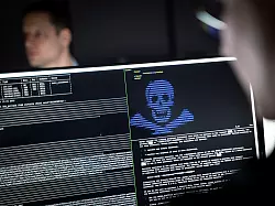 Auf Spurensuche: IT-Security-Fachkräfte müssen Wege finden, um Cyberattacken abzuwehren und schädliche Programme unschädlich zu machen. - © Frank Rumpenhorst/dpa/dpa-tmn