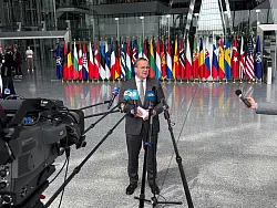 «Die Entscheidungen von heute werden uns bis (...) Ende der 30er Jahre hinein begleiten», sagte Pistorius in Brüssel. - © Helena Dolderer/dpa