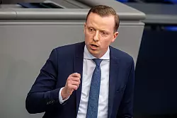 Die Frage einer Entsendung der Bundeswehr zur Absicherung eines m&ouml;glichen Friedens in der Ukraine sei aktuell nicht mehr als eine &laquo;H&ouml;rsaaldebatte&raquo;. (Archivfoto) - &copy; Michael Kappeler/dpa