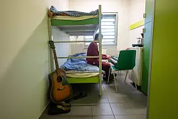 Die Musik lenkt den Gefangenen vom Gef&auml;ngnisalltag ab. (Archivbild) - &copy; Harald Tittel/dpa