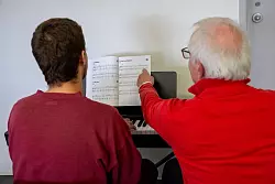 Vlady freut sich jede Woche auf seine Klavierstunde. (Archivbild) - &copy; Harald Tittel/dpa