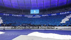 Herthas Fankurve war bei Anpfiff des Schalke-Spiels noch voll. - &copy; Andreas Gora/dpa